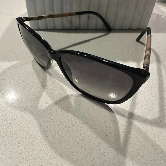 Burberry Black Sunglasses Sleek Design NWT Logo Detail Square Frame Sunglasses in Black - Men  main image 4